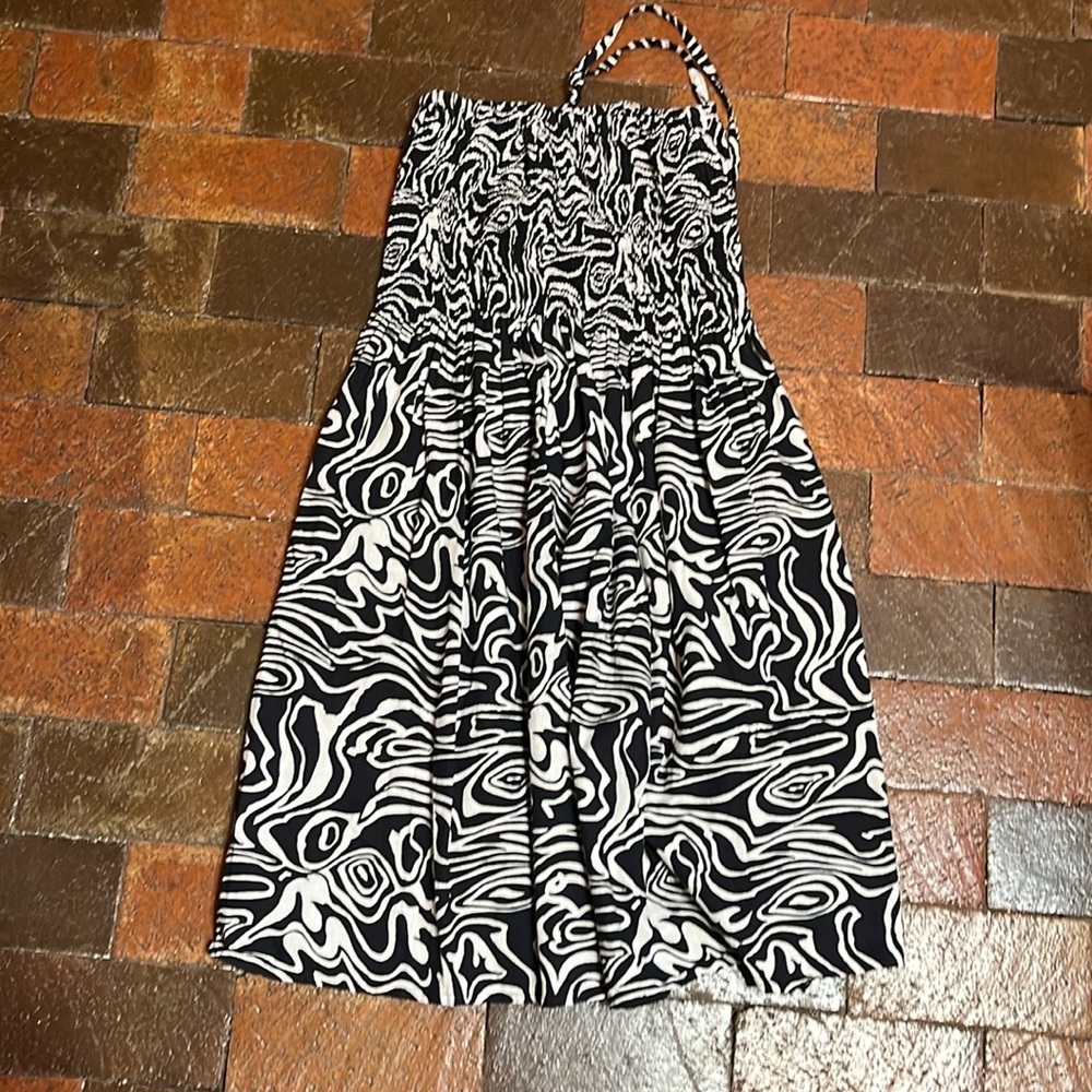 CYN by Cynthia Mehra cocktail or sun DRESS size SMALL black/white